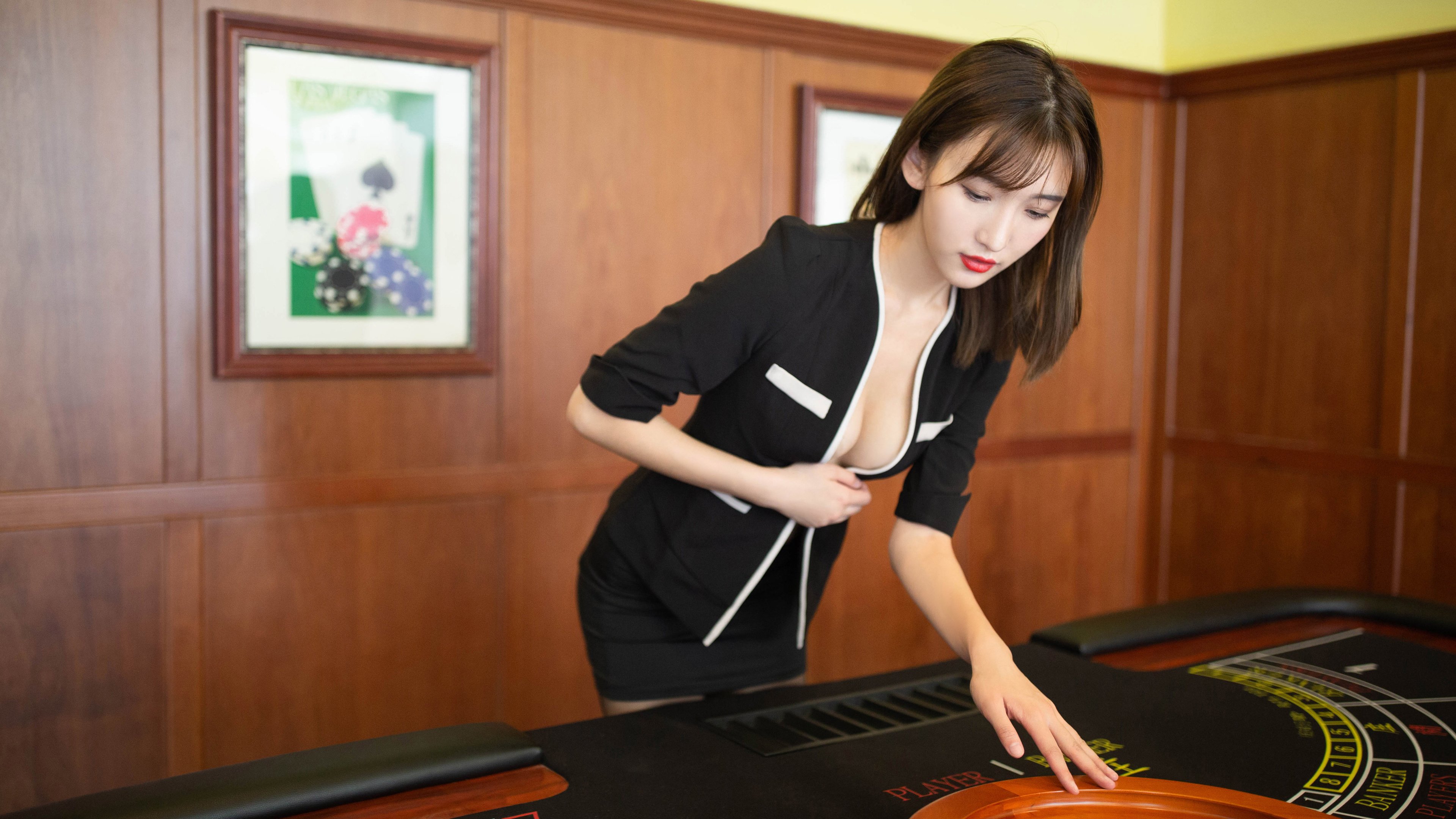 赛道风云，F1街道赛焦点战中公牛车队正面击溃辽宁队