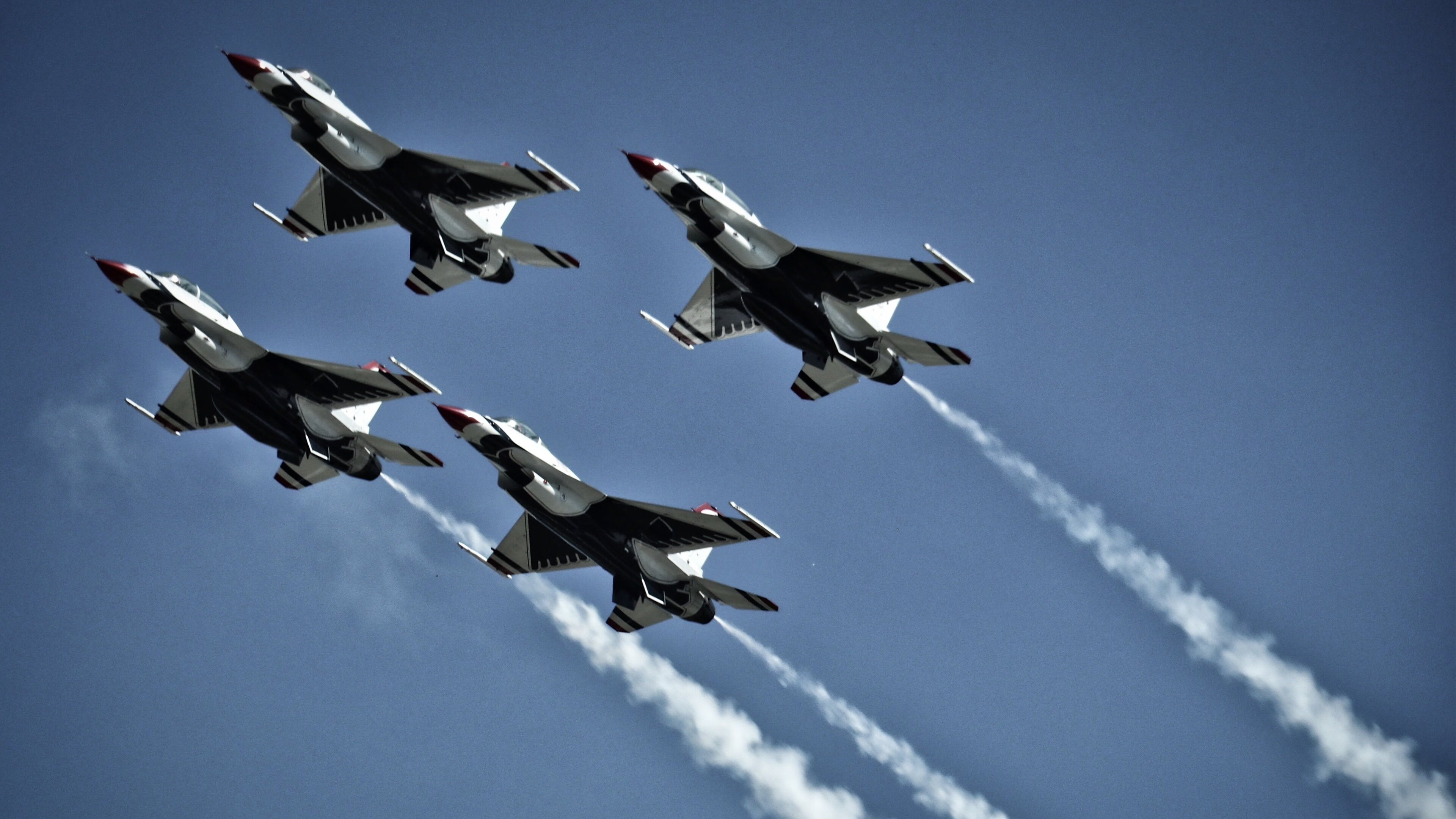 引擎咆哮与篮球轰鸣，体育盛宴开幕周的双重奏