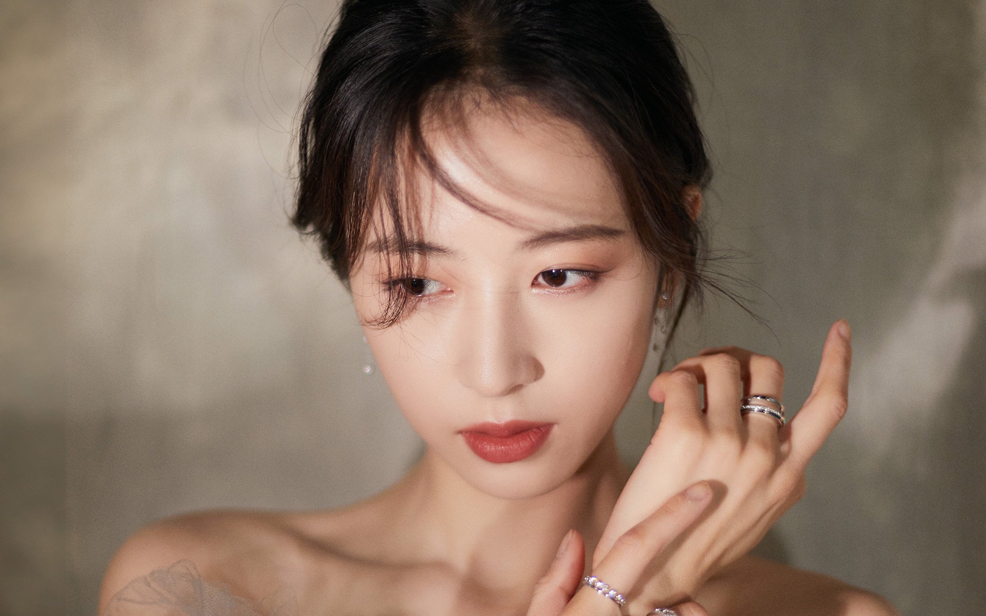 攻防两端全面压制！独行侠窒息式防守掐灭火箭反扑，东契奇30+三双定乾坤