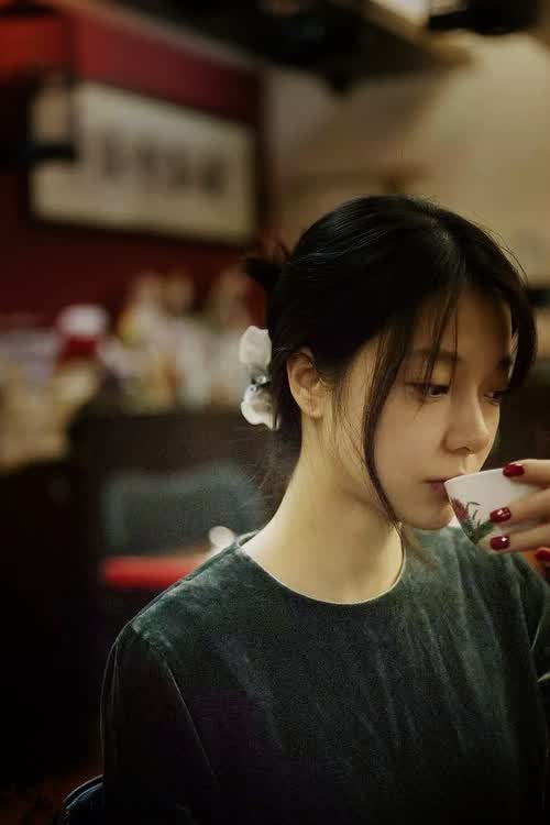 橙色郁金香的黄昏与红蓝闪电的独舞,那一场反逻辑的碾压